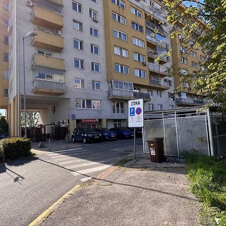 2 Room Apartment, Near Oc Galeria, Petrzalka Bratislava Eksteriør bilde