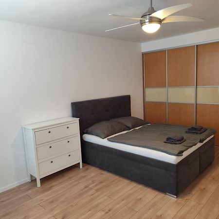 2 Room Apartment, Near Oc Galeria, Petrzalka Bratislava Eksteriør bilde