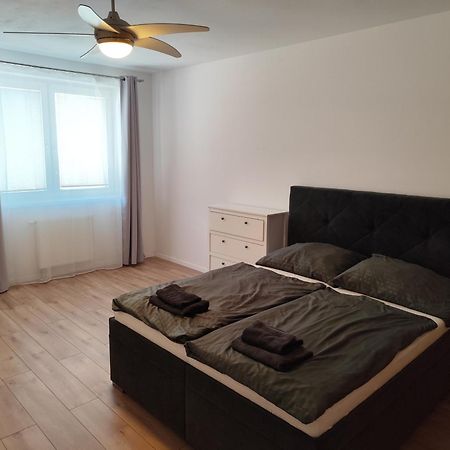 2 Room Apartment, Near Oc Galeria, Petrzalka Bratislava Eksteriør bilde