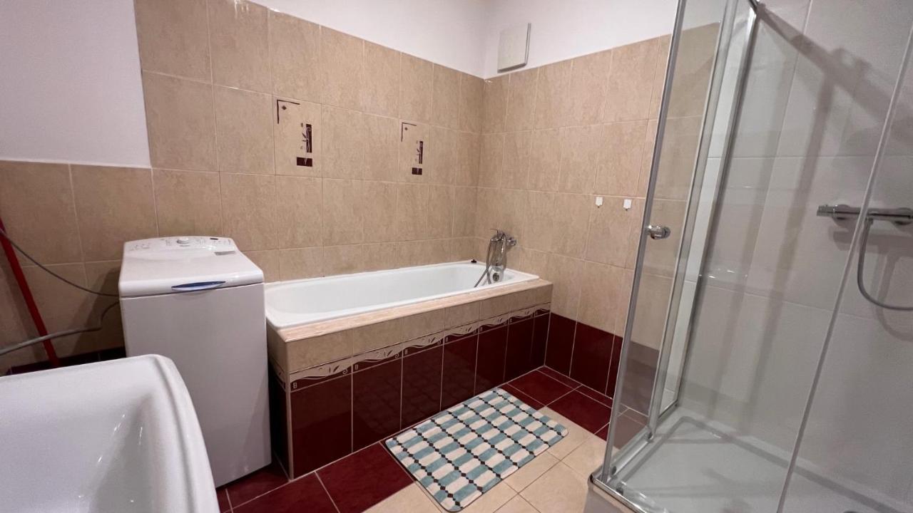 2 Room Apartment, Near Oc Galeria, Petrzalka Bratislava Eksteriør bilde