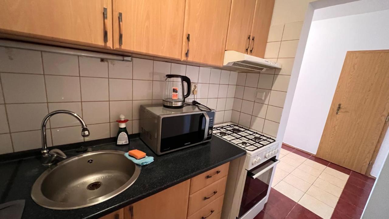 2 Room Apartment, Near Oc Galeria, Petrzalka Bratislava Eksteriør bilde