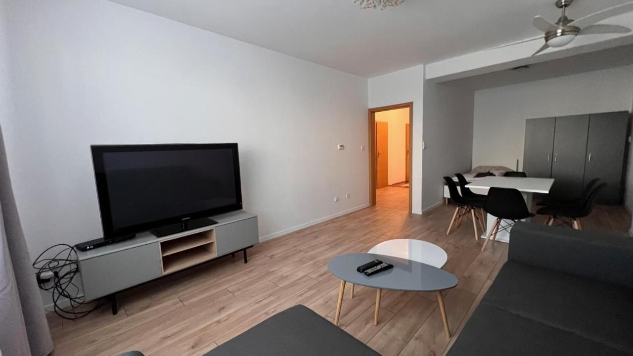 2 Room Apartment, Near Oc Galeria, Petrzalka Bratislava Eksteriør bilde