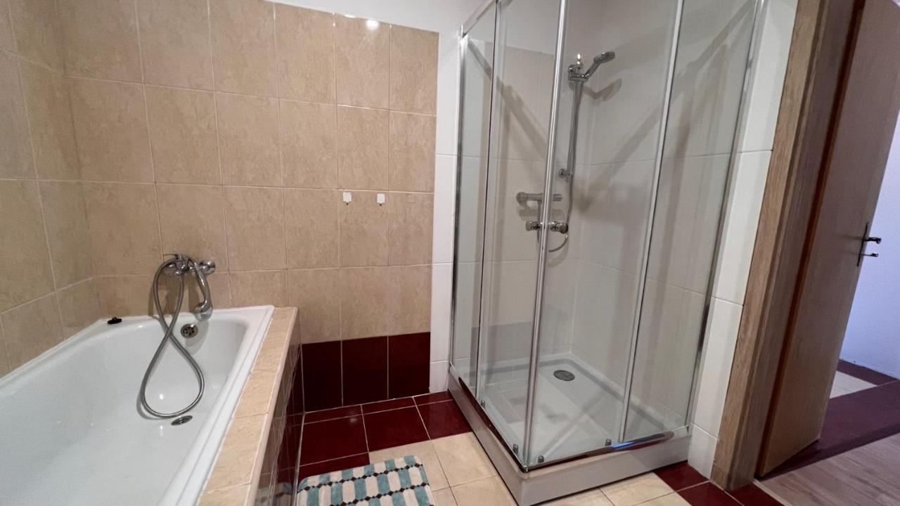 2 Room Apartment, Near Oc Galeria, Petrzalka Bratislava Eksteriør bilde