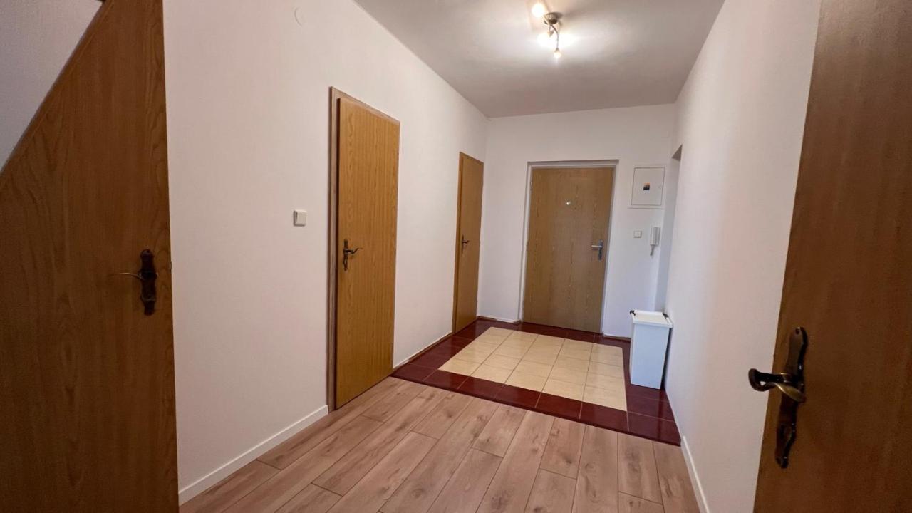 2 Room Apartment, Near Oc Galeria, Petrzalka Bratislava Eksteriør bilde