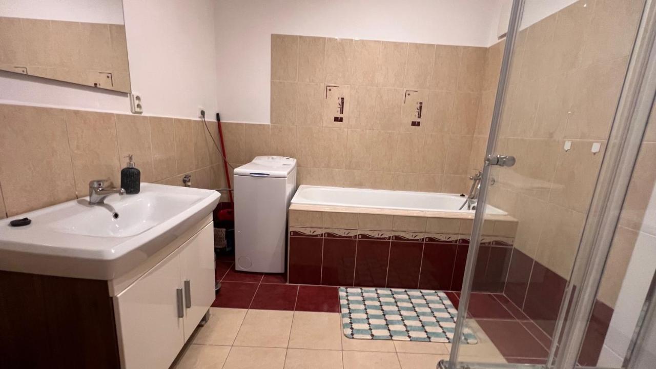 2 Room Apartment, Near Oc Galeria, Petrzalka Bratislava Eksteriør bilde