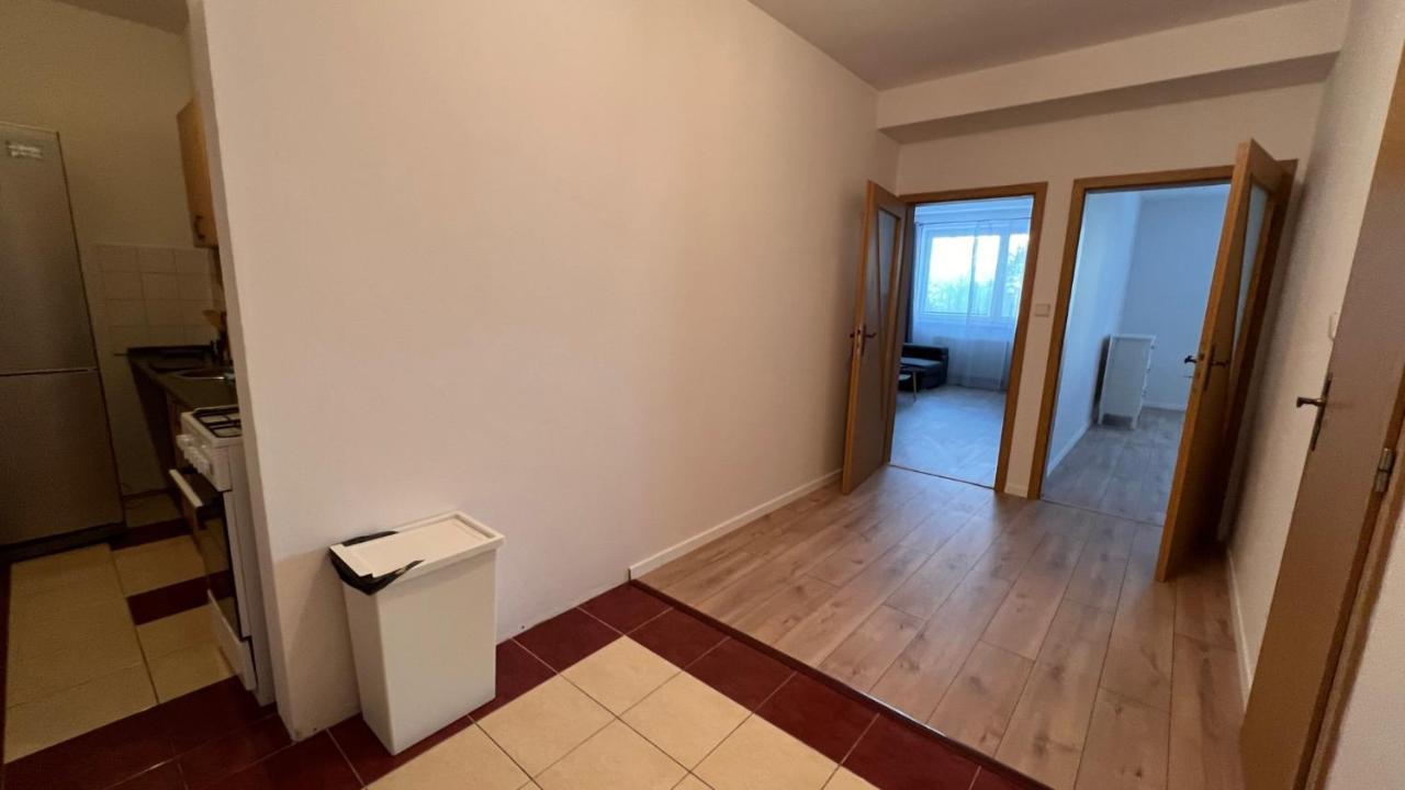 2 Room Apartment, Near Oc Galeria, Petrzalka Bratislava Eksteriør bilde